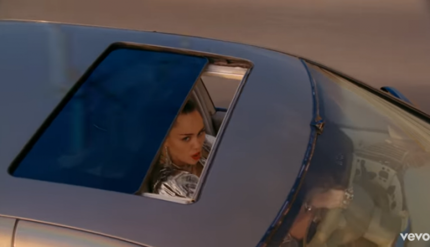 Майли Сайрус представила клип, тайно снятый в Киеве