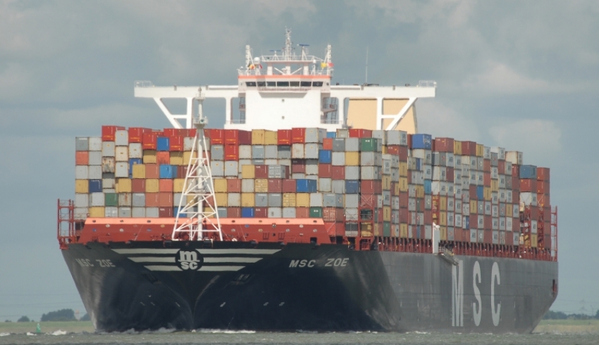 В Северном море ищут контейнеры с опасным грузом