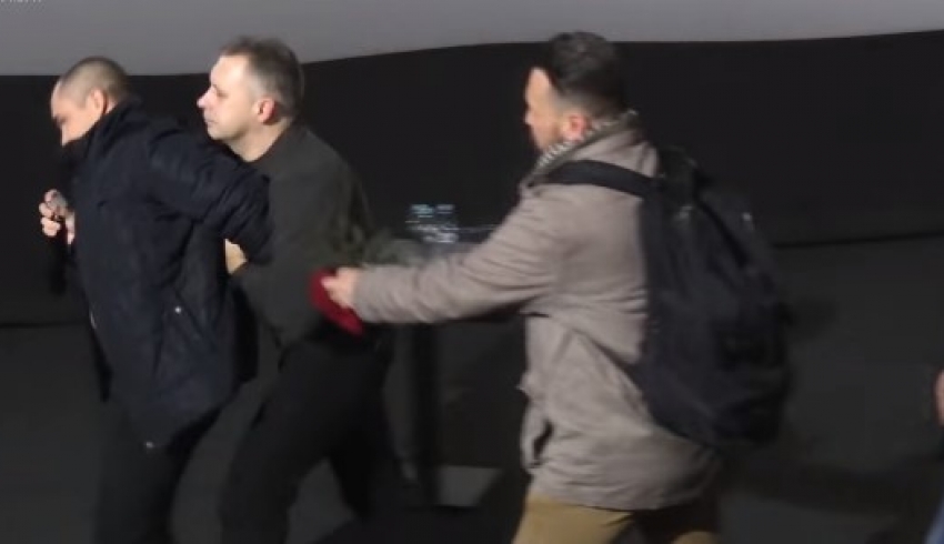 Охрана Вилкула устроила потасовку со «свободовцем» в Славянске (видео)