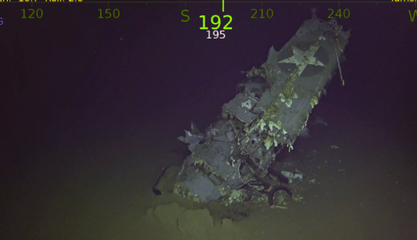 Ученые обнаружили на дне океана авианосец США, потопленный в 1942-м (фото)