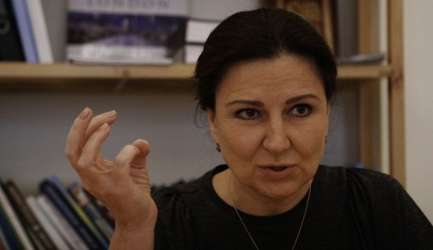 Одна из кандидаток в президенты оплачивает рекламу в Facebook рублями