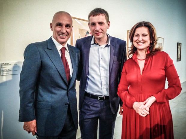 А кто это в центре, прямо рядом с Богословской?